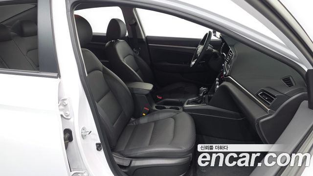 Hyundai AVANTE 2020 — photo 16