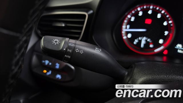 Hyundai Veloster 2018 — photo 29