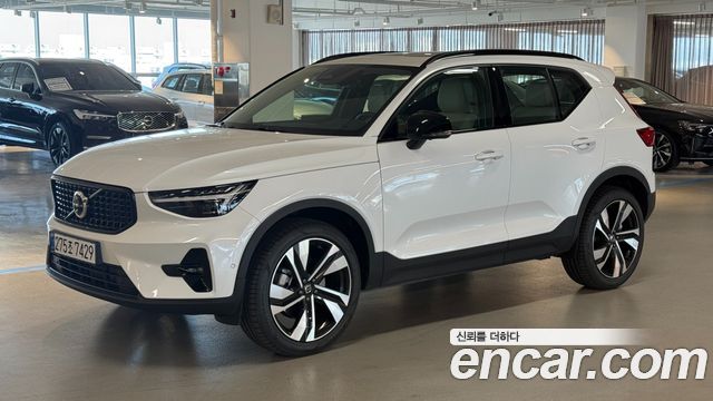 Volvo XC40 2026 — photo 2