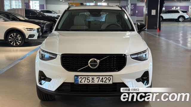 Volvo XC40 2026 — photo 3