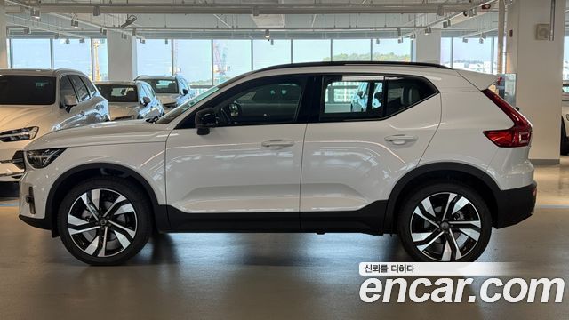 Volvo XC40 2026 — photo 4
