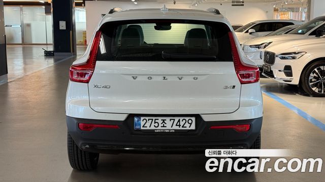 Volvo XC40 2026 — photo 6