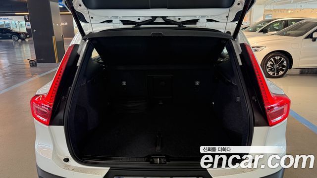 Volvo XC40 2026 — photo 11