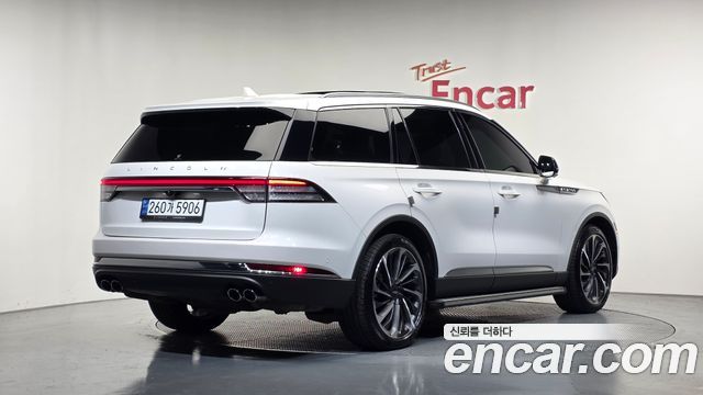 Lincoln Aviator 2022 — photo 2