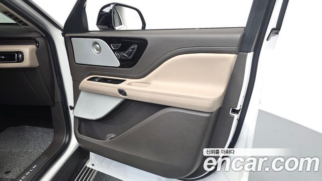 Lincoln Aviator 2022 — photo 14