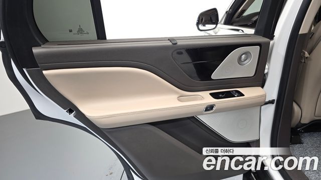 Lincoln Aviator 2022 — photo 15