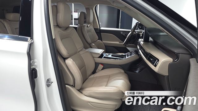 Lincoln Aviator 2022 — photo 16