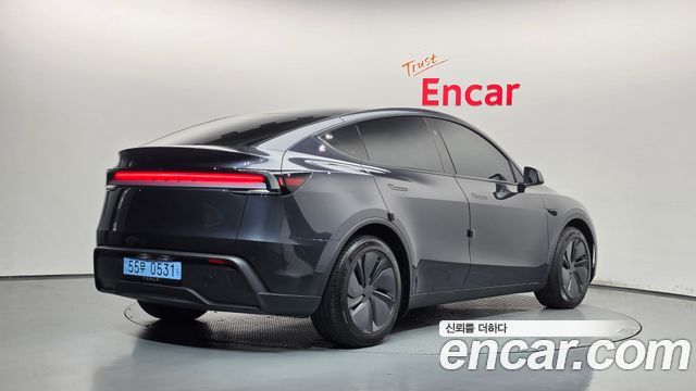 Tesla Model Y 2025 — photo 2