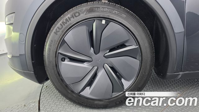 Tesla Model Y 2025 — photo 5
