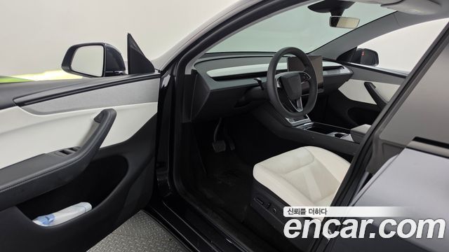 Tesla Model Y 2025 — photo 10