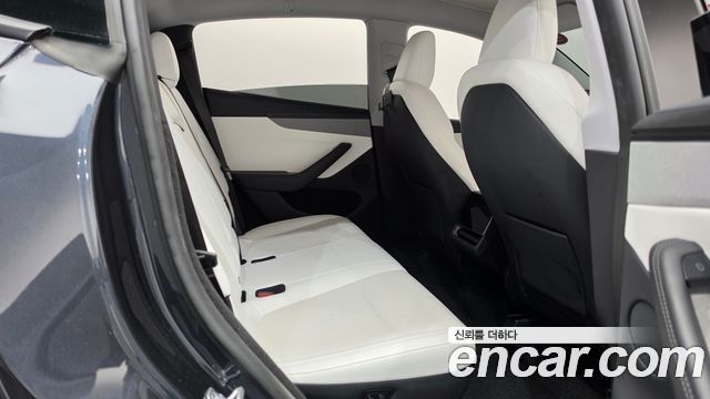 Tesla Model Y 2025 — photo 11
