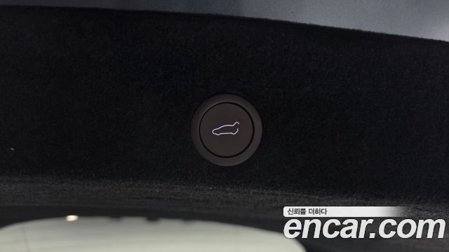 Tesla Model Y 2025 — photo 16