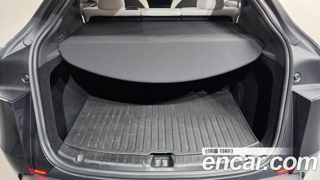 Tesla Model Y 2025 — photo 17