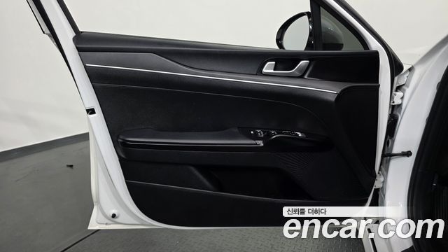 Kia K5 2023 — photo 14