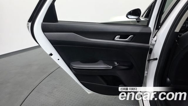 Kia K5 2023 — photo 15