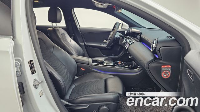 Mercedes-Benz A-Class 2019 — photo 11
