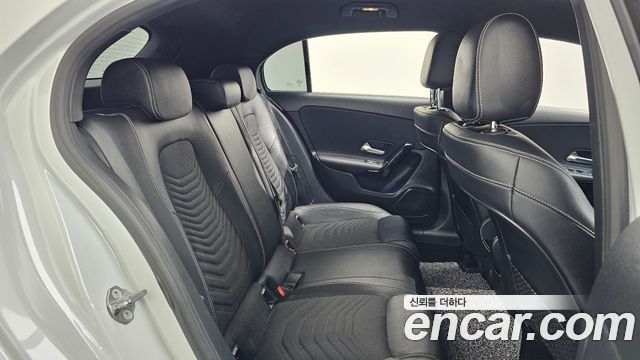 Mercedes-Benz A-Class 2019 — photo 12