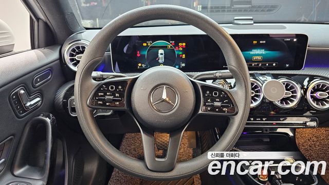 Mercedes-Benz A-Class 2019 — photo 13