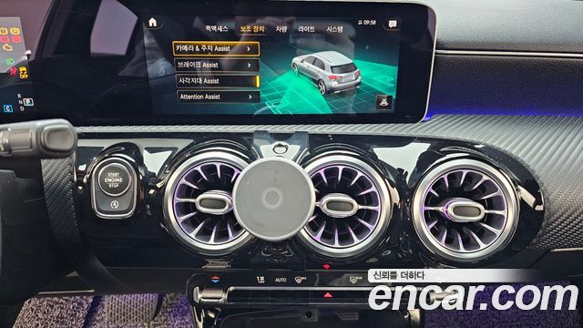 Mercedes-Benz A-Class 2019 — photo 14