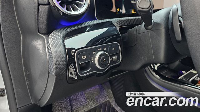Mercedes-Benz A-Class 2019 — photo 17