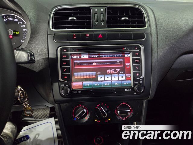 Volkswagen Polo 2014 — photo 11