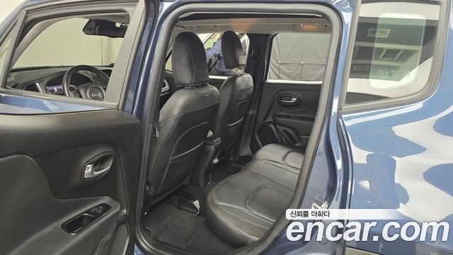 Jeep Renegade 2022 — photo 12