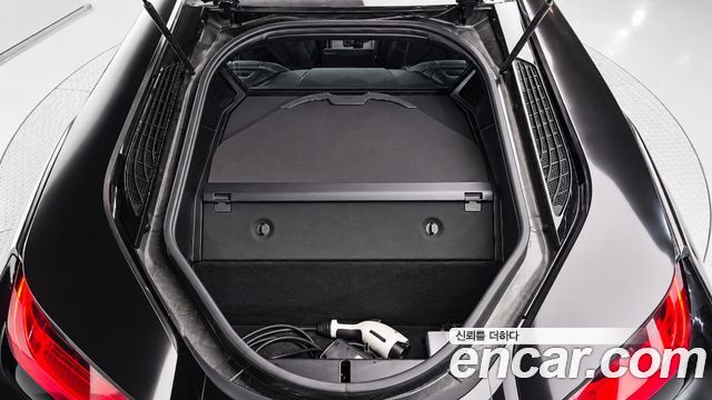 BMW i8 2016 — photo 20