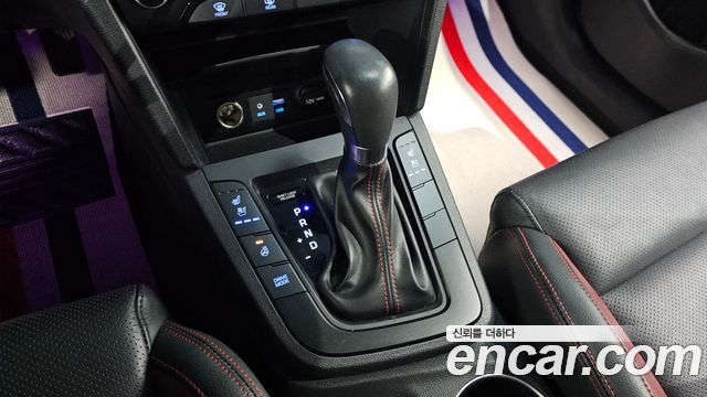 Hyundai AVANTE 2018 — photo 12
