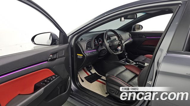 Hyundai AVANTE 2018 — photo 13