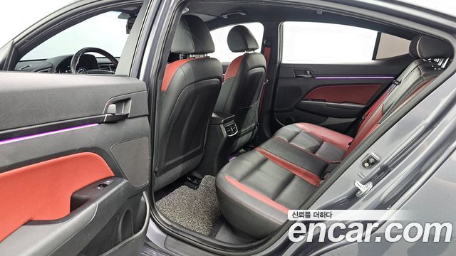 Hyundai AVANTE 2018 — photo 18
