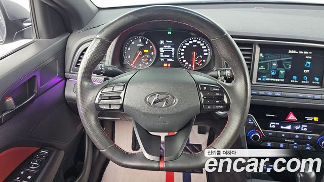 Hyundai AVANTE 2018 — photo 19