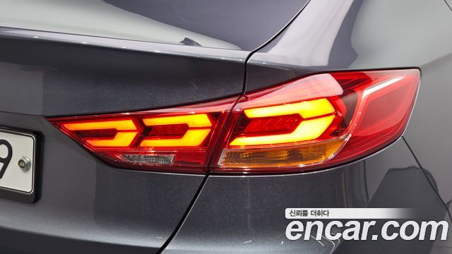 Hyundai AVANTE 2018 — photo 9
