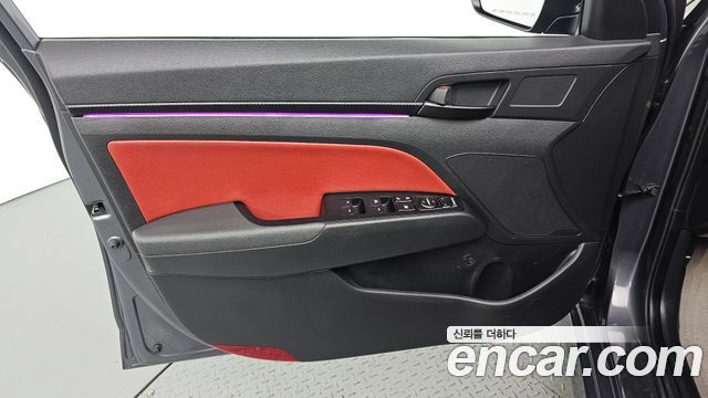 Hyundai AVANTE 2018 — photo 14
