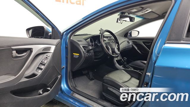Hyundai AVANTE 2015 — photo 10