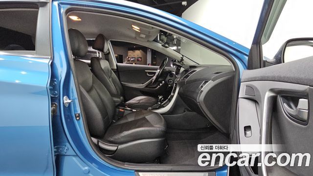 Hyundai AVANTE 2015 — photo 12