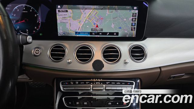 Mercedes-Benz E-Class 2021 — photo 19