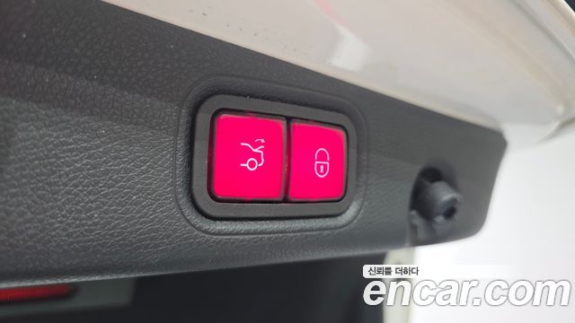 Mercedes-Benz E-Class 2021 — photo 24