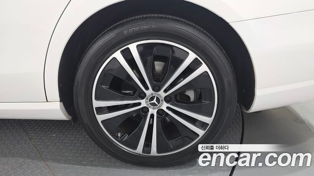 Mercedes-Benz E-Class 2021 — photo 7