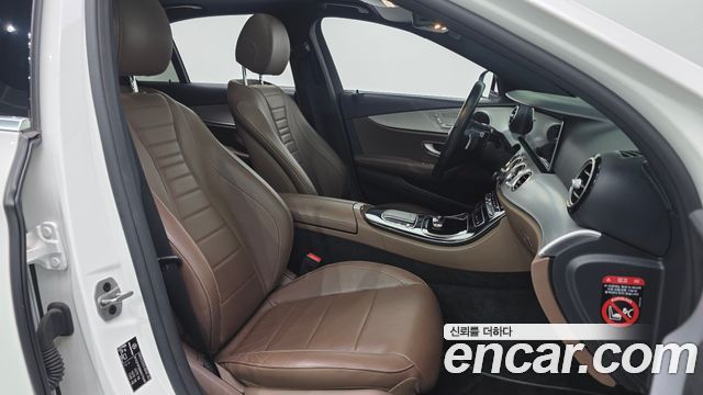 Mercedes-Benz E-Class 2021 — photo 16