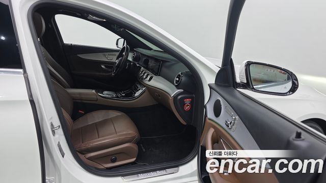 Mercedes-Benz E-Class 2021 — photo 27