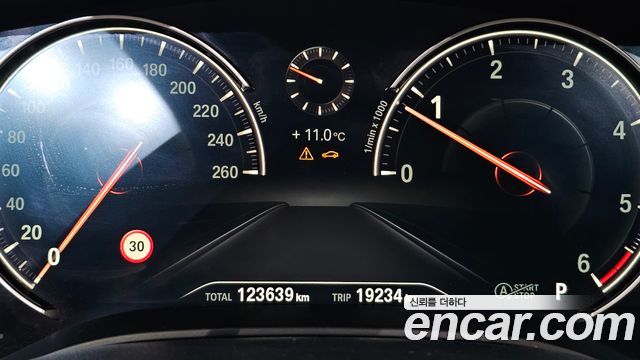 BMW 5-Series 2017 — photo 8