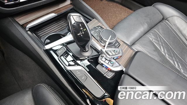BMW 5-Series 2017 — photo 9