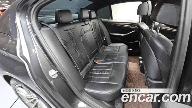 BMW 5-Series 2017 — photo 12