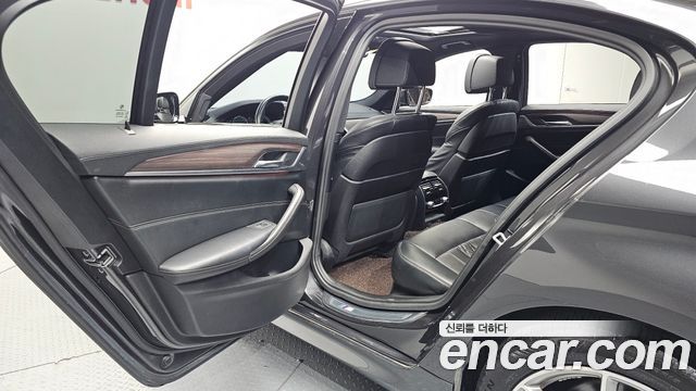BMW 5-Series 2017 — photo 13
