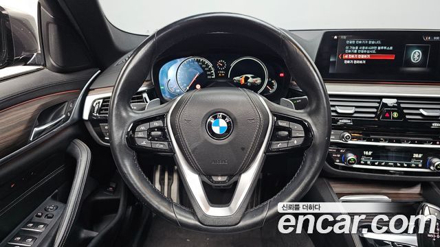 BMW 5-Series 2017 — photo 14