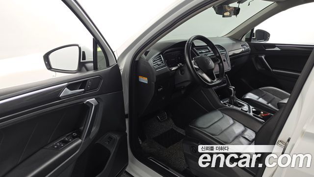 Volkswagen Tiguan 2022 — photo 10