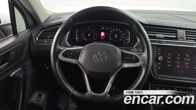Volkswagen Tiguan 2022 — photo 13