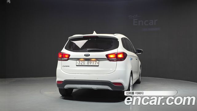 Kia Carens 2018 — photo 4