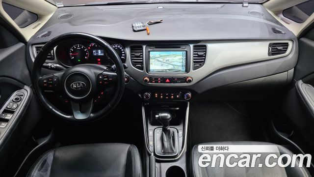Kia Carens 2018 — photo 10