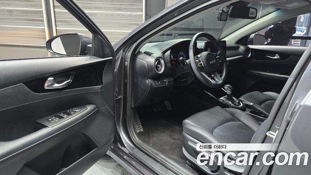 Kia K3 2023 — photo 13